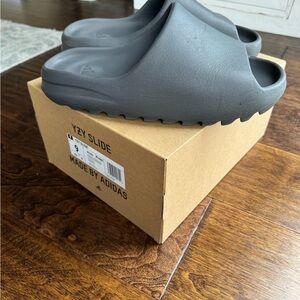 Adidas YZY Slide in Charcoal